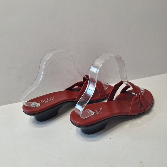 Munro American Leather Red Bow Low Wedge Kitten Heel Sandals Size 9.5N - Picture 5 of 15